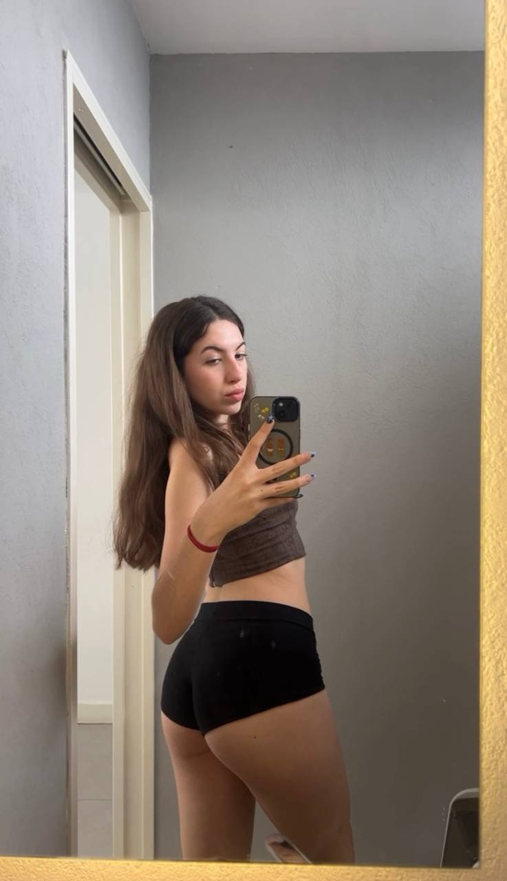 Amber in her underwear in Hiroshima