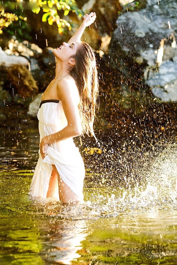 Marie Avgeropoulos in Hiroshima