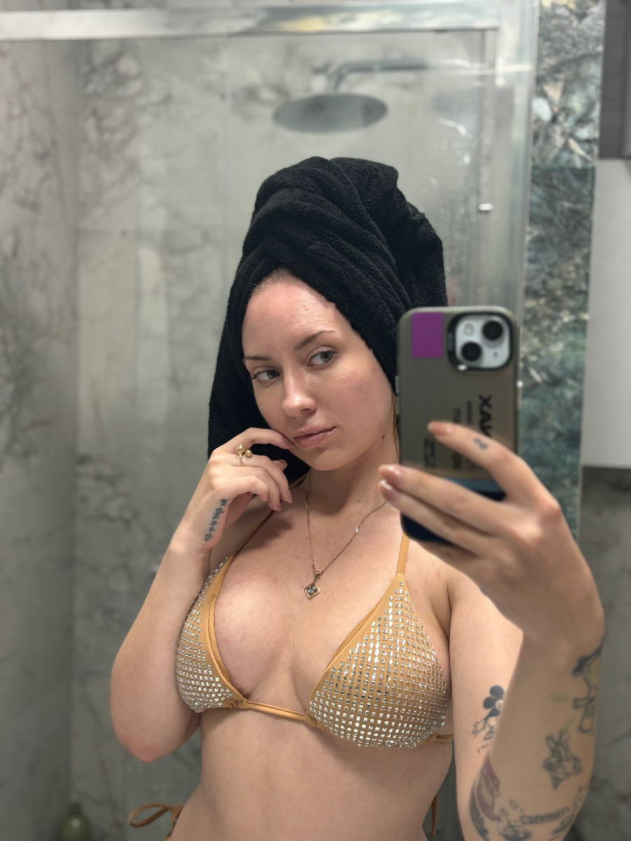 Nude girl KateV in Hiroshima