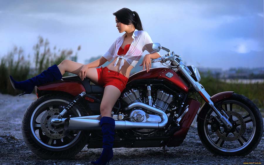 Beautiful girls and motorcycles in Hiroshima