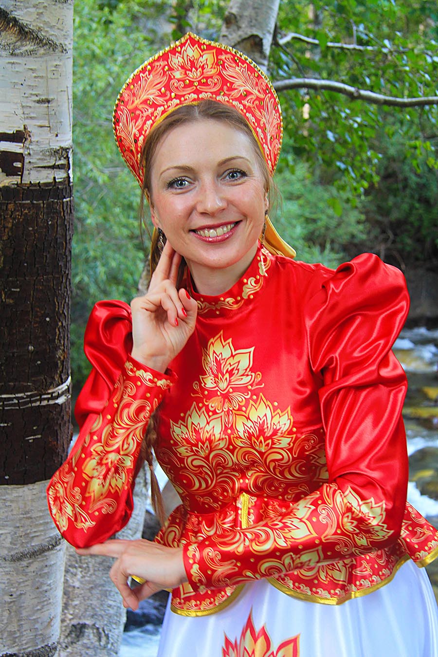 Women in Slavic costumes in Hiroshima