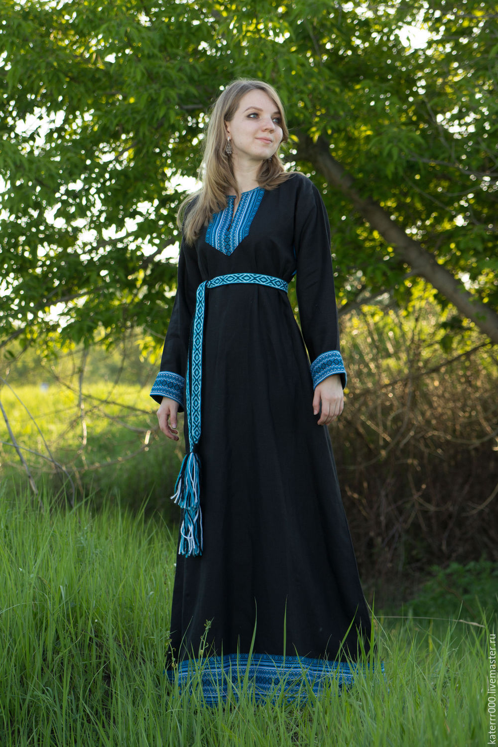 Women in Slavic costumes in Hiroshima