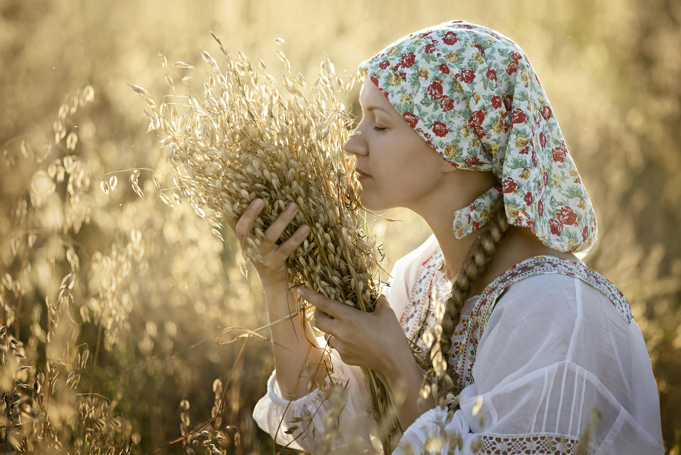 Photo Women in Slavic costumes in Hiroshima